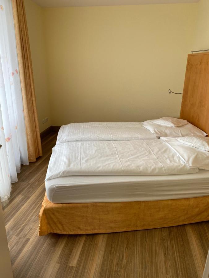 Nordseehotel Benser Hof Garni Am Hafen Бензерзиль Экстерьер фото