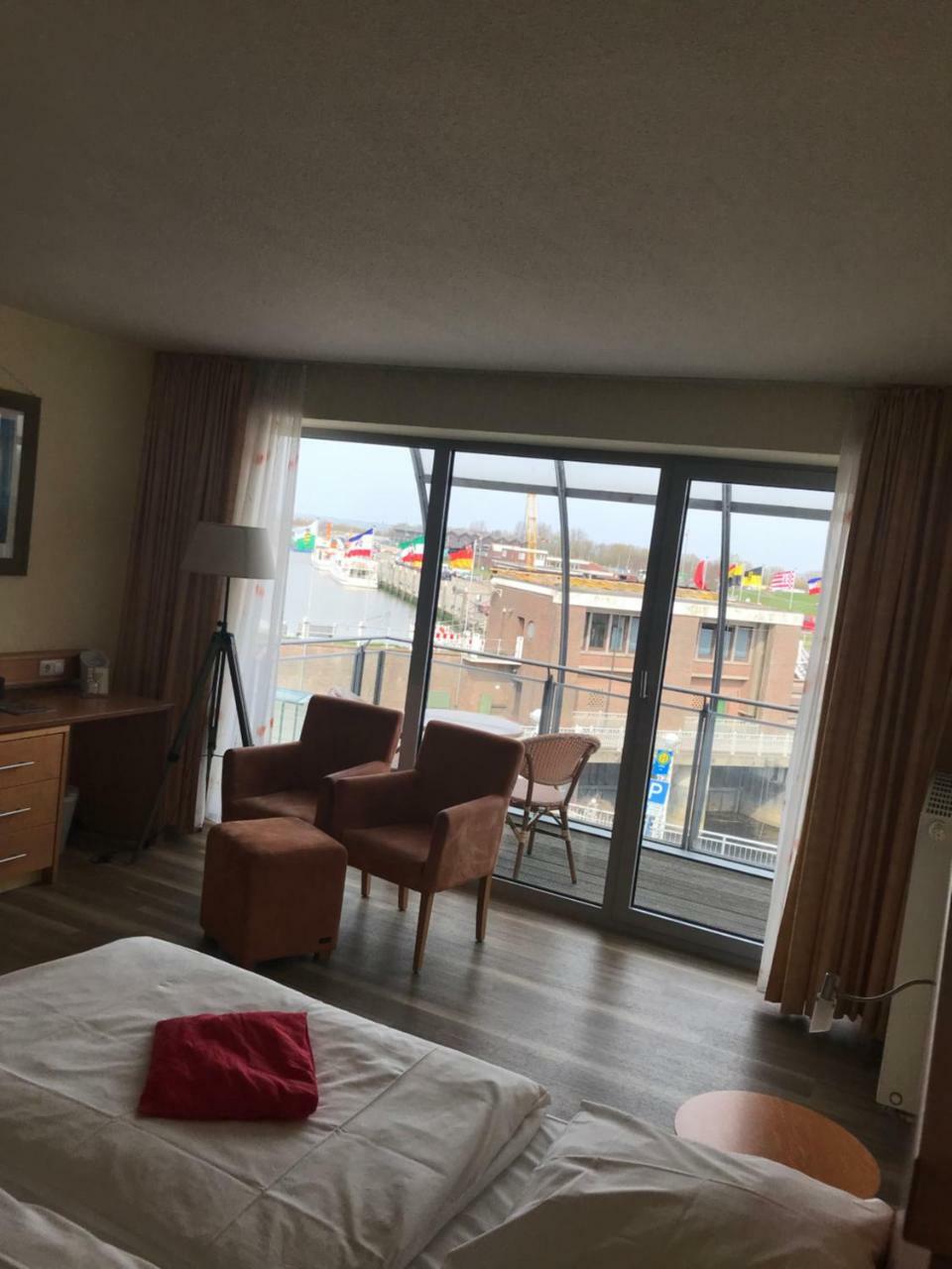 Nordseehotel Benser Hof Garni Am Hafen Бензерзиль Экстерьер фото